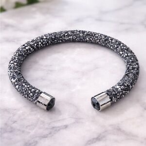 Swarovski Crystaldust
Bangle Dark Crystal Cuff
Bracelet 6" Silver Tone
Sparkle